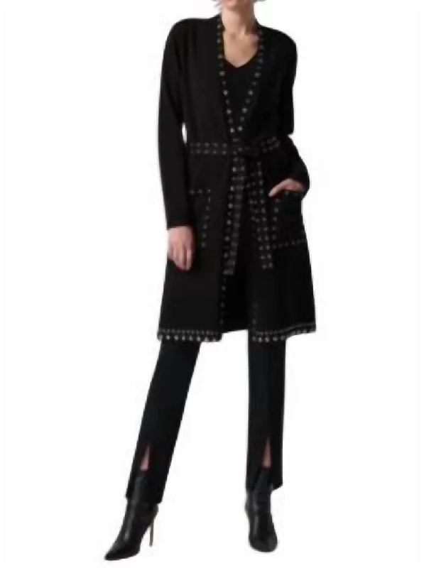 Coat With V-Shape Neckline Style In Black